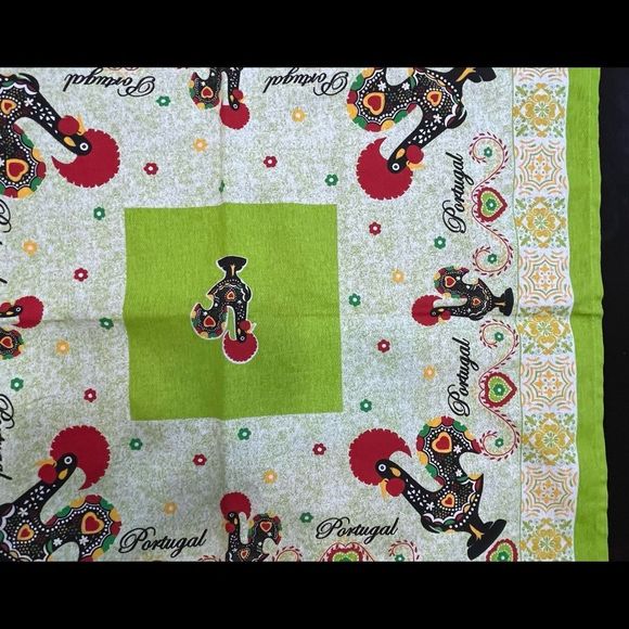 Vintage unused Portugal table topper - vintage linens - Picture 5 of 11